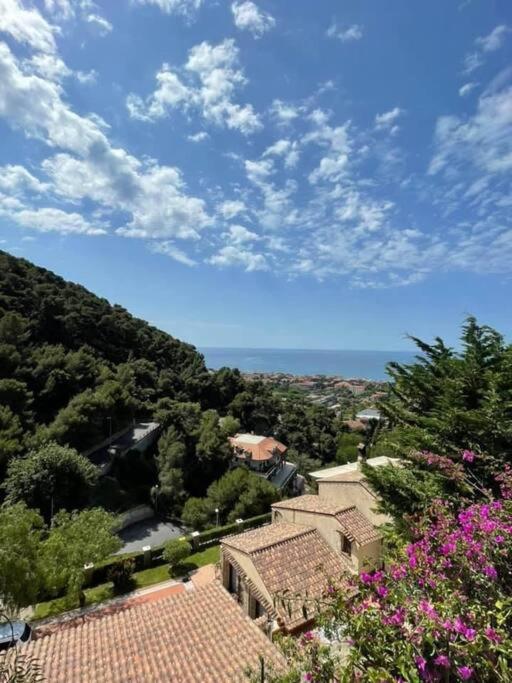 Casa Vacanze Luna 2 Vallecrosia Εξωτερικό φωτογραφία