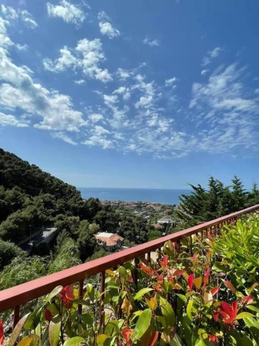 Casa Vacanze Luna 2 Vallecrosia Εξωτερικό φωτογραφία