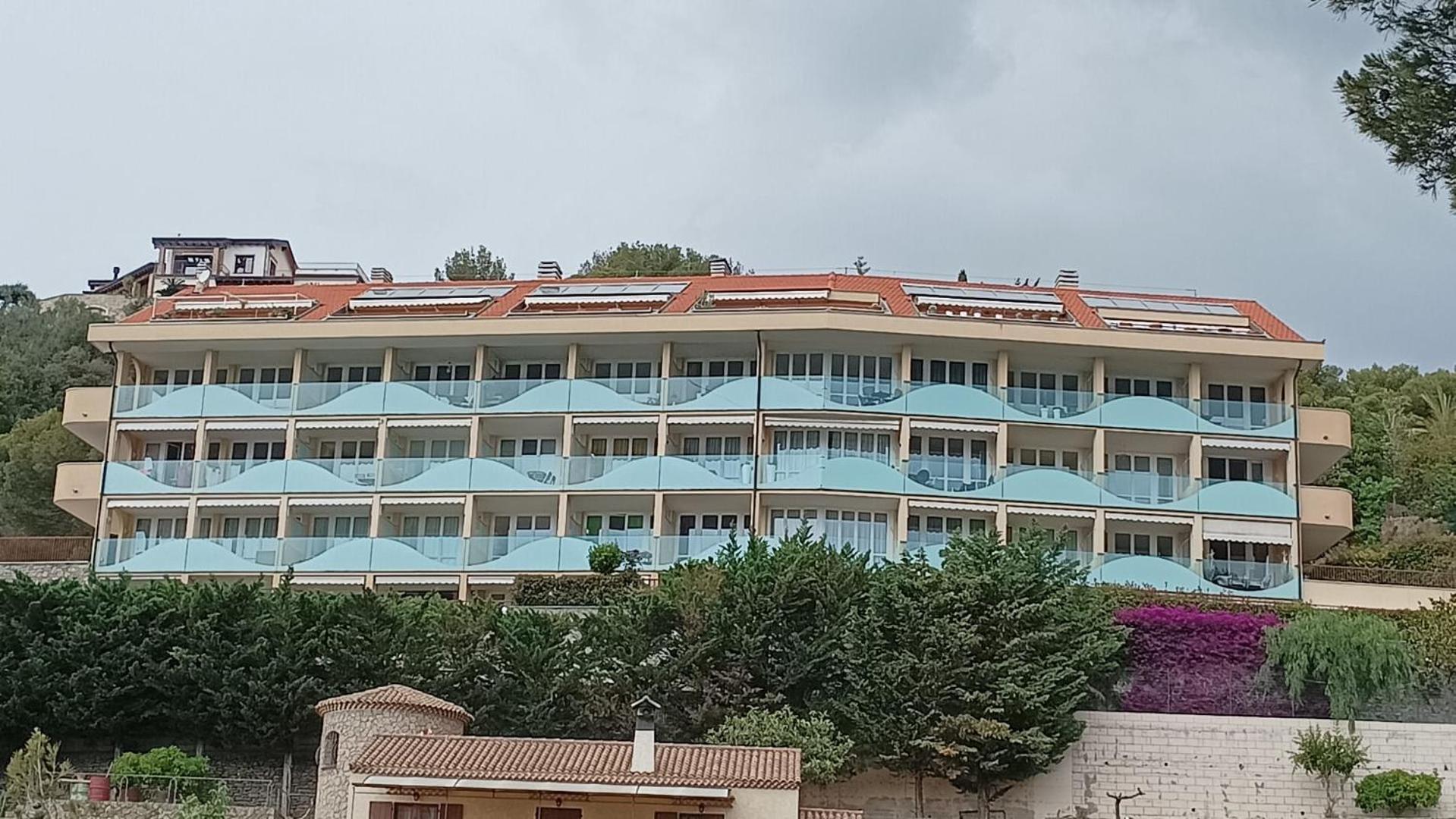 Casa Vacanze Luna 2 Vallecrosia Εξωτερικό φωτογραφία